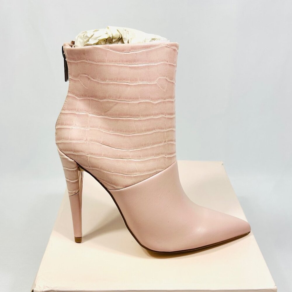 NIB Womens Blush Pointed Toe Crocodile Embossed Stiletto Heel Ankle Booties 7.5